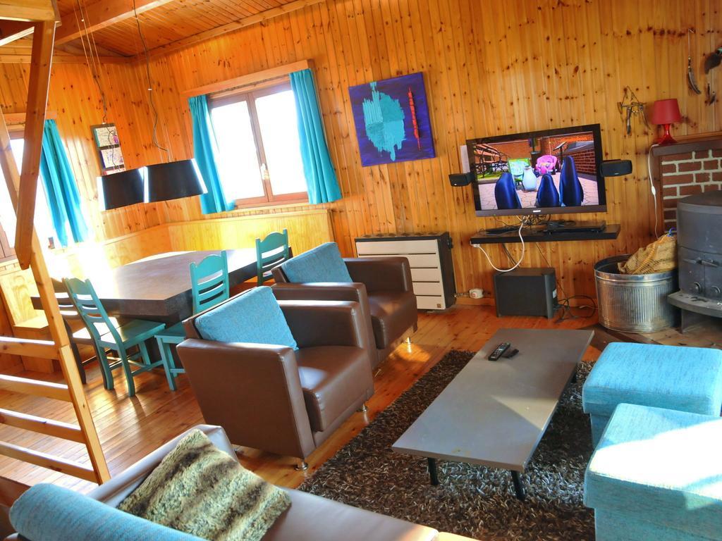 Arbre Dresse Villa Somme-Leuze Room photo